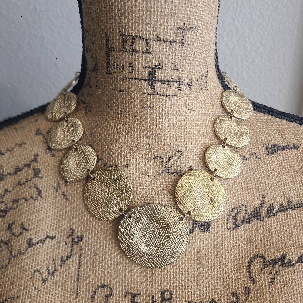 Elegant Gold Necklace
